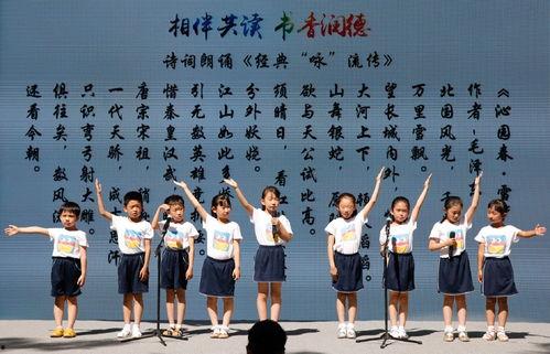 成人读中国朗诵稿子视频,成人情感抒发与心灵共鸣-第1张图片-草莓福利影院