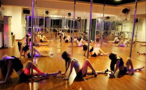 成人拿道具舞蹈视频大全,成人拿道具舞蹈视频大全精选回顾-第3张图片-草莓福利影院