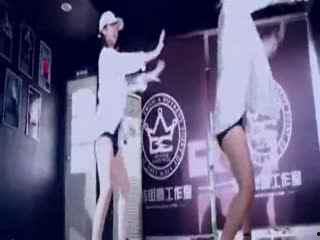 成人街舞慢动作视频教学,跟随成人街舞视频轻松入门-第2张图片-草莓福利影院