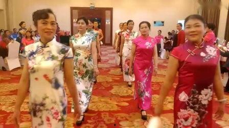 成人舞简单易学旗袍视频,成人舞旗袍版教学视频速览-第1张图片-草莓福利影院