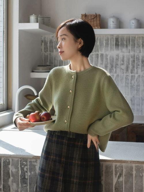 成人毛衣开衫直播视频,成人毛衣开衫流行趋势与搭配技巧-第3张图片-草莓福利影院