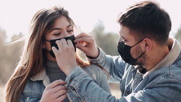 成人带口罩的视频素材,成人佩戴口罩生活剪影-第2张图片-草莓福利影院