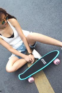 滑板成人长头发视频,成人滑板长发风采展示-第1张图片-草莓视频分享平台