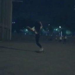 滑板成人长头发视频,成人滑板长发风采展示-第3张图片-草莓视频分享平台