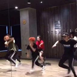 有趣有伴成人舞蹈视频,趣味成人舞蹈视频大盘点-第2张图片-草莓视频分享平台