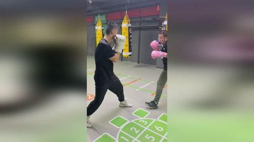 拳击训练视频成人动作,成人实战动作解析与技巧展示-第3张图片-草莓视频分享平台
