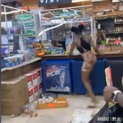 女生打砸成人店铺视频,冲动行为引发社会关注-第2张图片-草莓视频分享平台